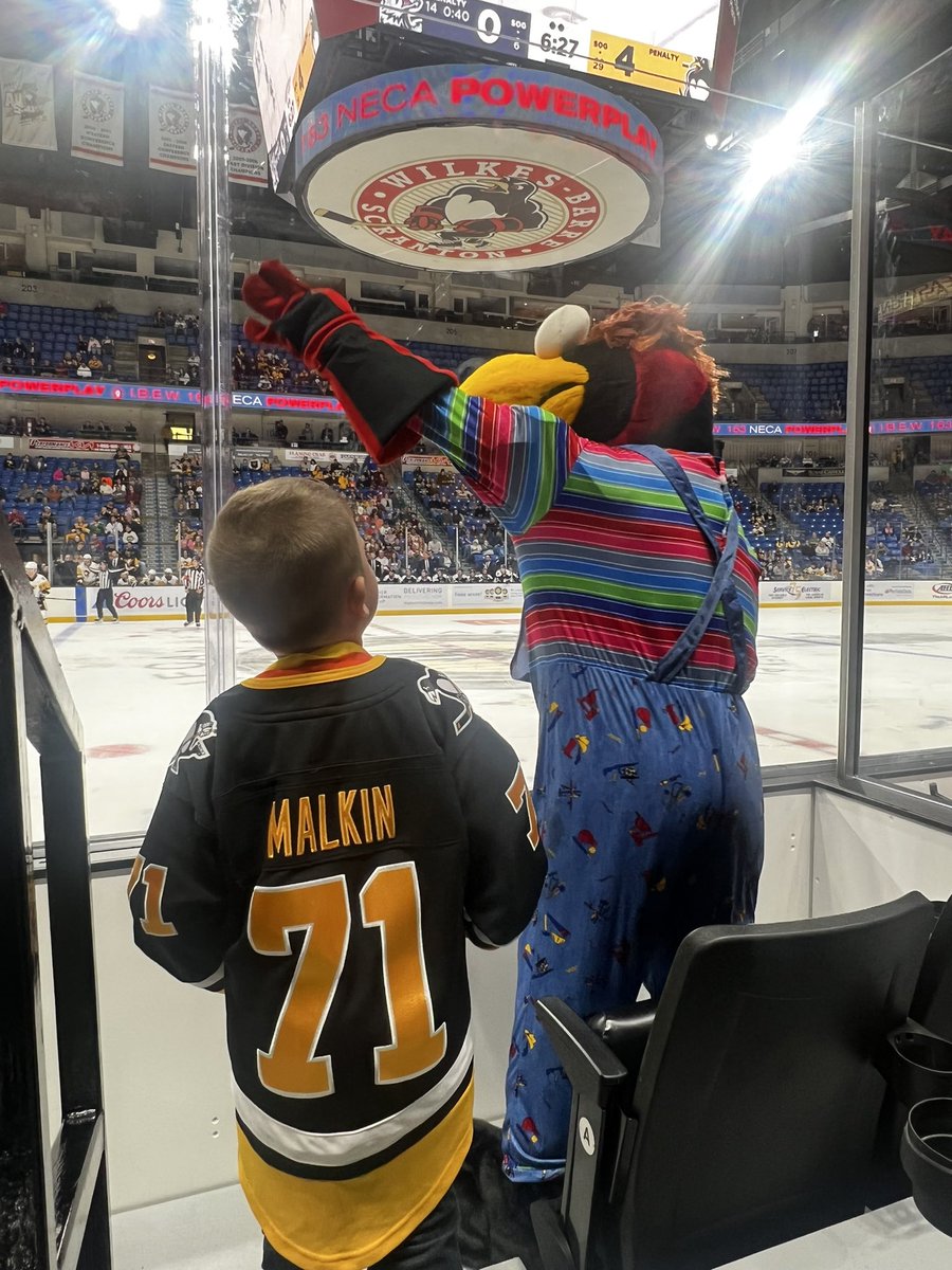 Teaching our little Pen’s how to keep THE ENERGY UP! #LetsGoPens #BringItHome