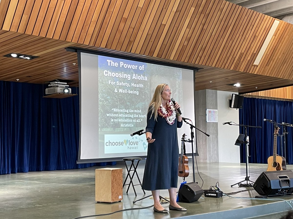 Stajima1Stajima's tweet photo. Mahalo to @ScarlettMLewis for sharing your story of ultimate tragedy to choosing love. I finally got to hear you in person &amp; your talk hit me in my core. You &amp; Jesse are truly making an incredible difference in the world. #ChooseLove #ChooseAloha #Hi4PublicEd https://t.co/tMmozdYNm5