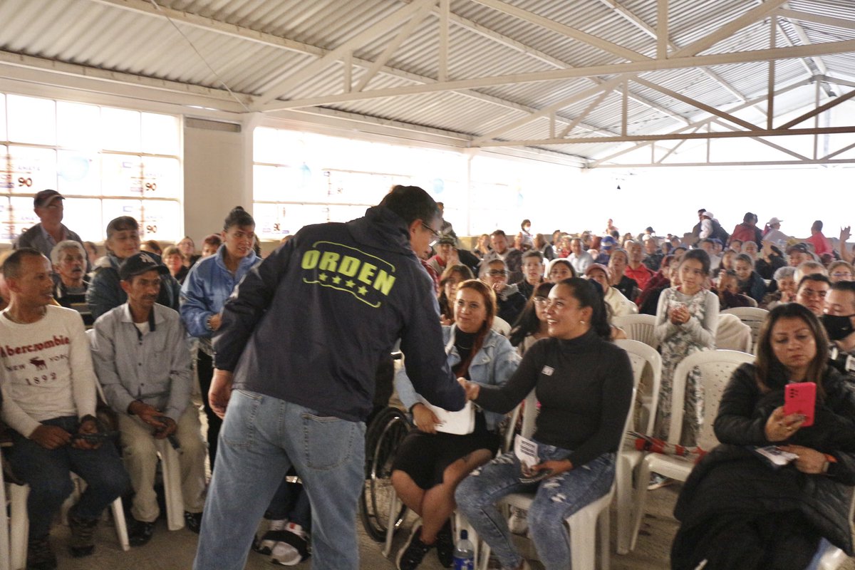 ElGeneralVargas's tweet photo. Últimas actividades de campaña.
Hoy con los habitantes de San Cristóbal, como todas las localidades, afectada por la inseguridad.
Vamos a recuperarla. Este domingo vote #JorgeLuisVargas #PrimeroEnElTarjetón
#ElGeneralAlcalde
@PCambioRadical https://t.co/zzfnIFV8OO