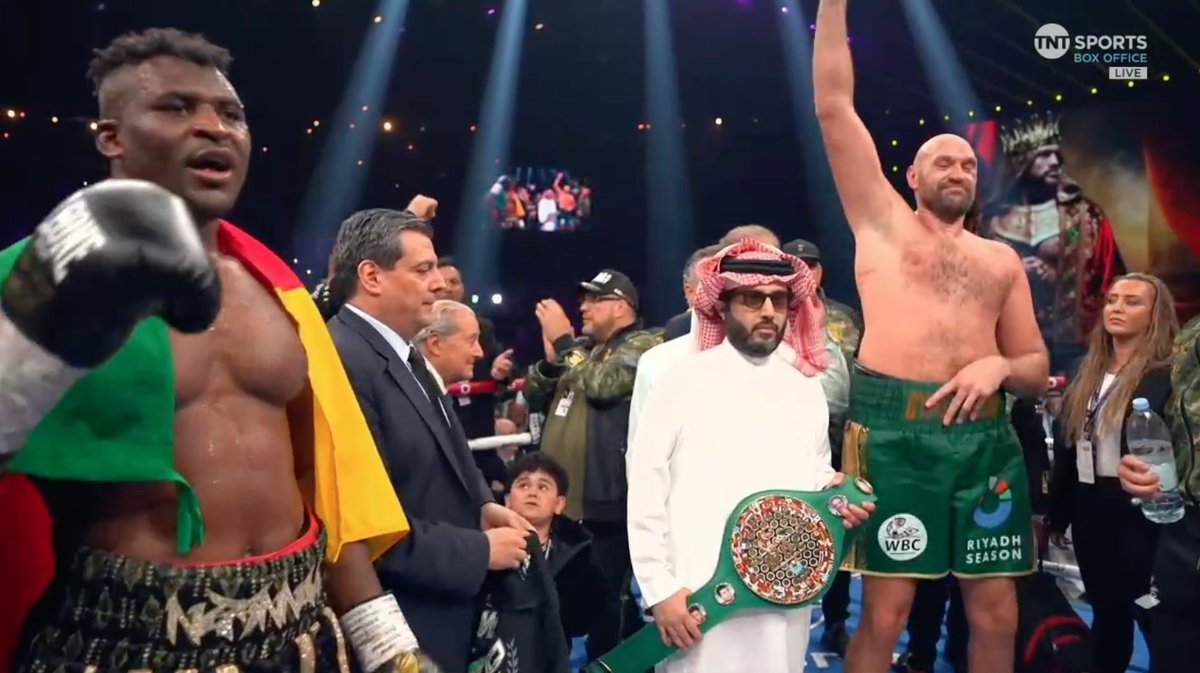 pelunaton's tweet image. Tyson Fury gana por split decision, da igual, lo que ha hecho Ngannou ha sido histórico #FuryNgannou