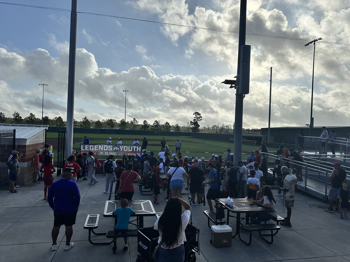 I have few words for getting the opportunity to host <a href="/MLBPAA/">MLBPAA</a> <a href="/ExtremeNetworks/">Extreme Networks</a> for their Legends of Youth Clinic! What an amazing opportunity to have athletes from <a href="/humble_isd/">Humble ISD</a> <a href="/HumbleISD_Ath/">Humble ISD Athletics</a> and <a href="/HumbleISD_HHS/">Humble High School</a>! I am eternally grateful! So great for the community! #ShineALightHHS