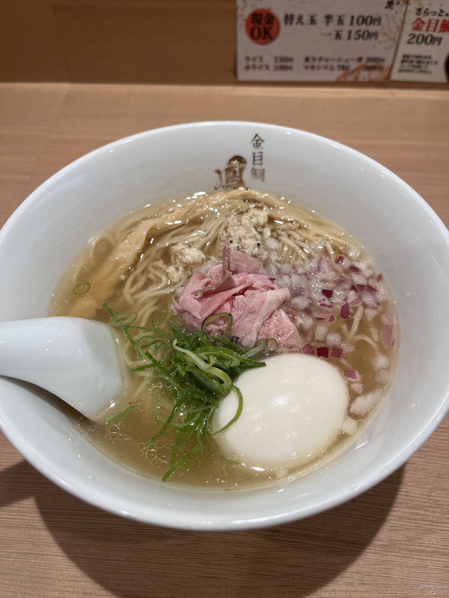 hoyomenmachida's tweet photo. 第17話　フィッシュオアチキンオアラーメン
今回は横浜駅の「金目鯛らぁ麺　鳳仙花」が再登場
金目鯛の素材を使ったスープがすっきりとした味で食べやすい逸品。麺とスープのバランスも最高です🌾🥣

一口食べるとそこにはおさかな天国が広がっていました🐟🐟🐟🐟🎣 https://t.co/nbF3x3W7Fl