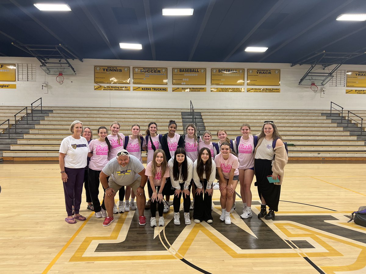 NHHSVB's tweet photo. It’s a family affair 💜🏐
Thank you to everyone who came out to support them this season. These Lady Knights have earned it. They won back to back conference tournaments and back to back elite 8 appearances
Proud is an understatement
Once a Lady Knight, Always a Lady Knight https://t.co/M1VTjm5TyF