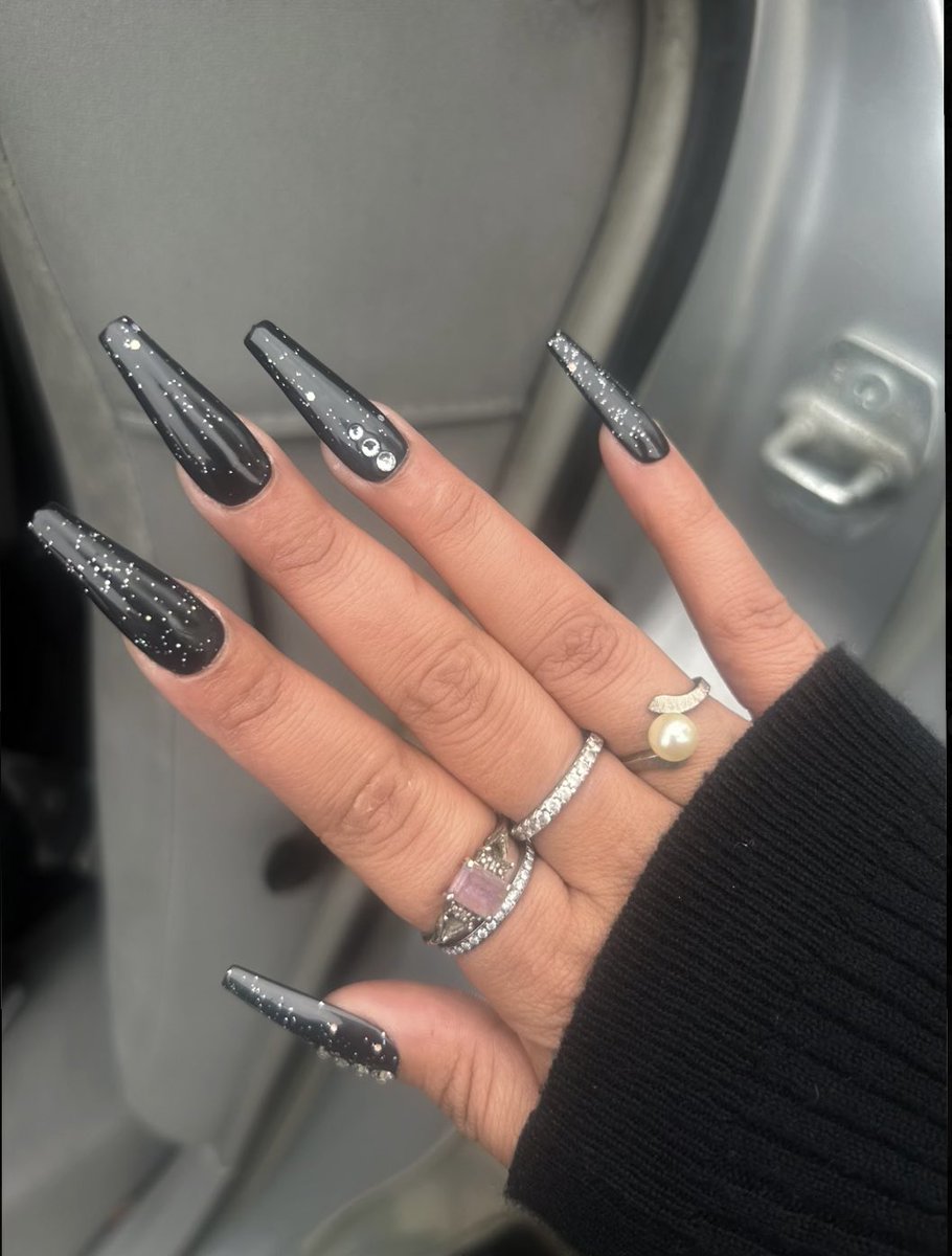 mistress_sadri's tweet photo. Greedy fingers 🤑🖤

Findom goddess tpe chastity https://t.co/gNcpB1RCWi