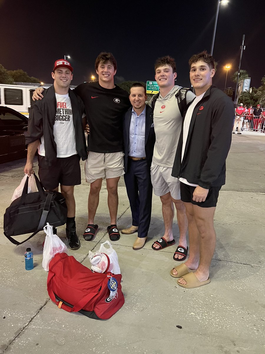 coach_thartley's tweet photo. Always GREAT to leave DUUVAL yelling “HBTFD!!!!!” 🗣️🗣️

#HowBoutEm
#TETuff💪🏻

#MissionTeamMe
#ConquerAsOne

🐶🐶🐶🐶🐶🐶🐶🐶🐶🐶🐶🐶🐶🐶 https://t.co/uAUzj2DOjp