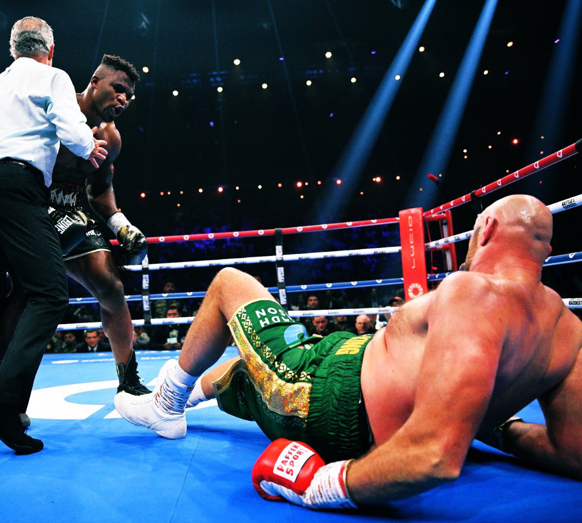 Iconic performance by <a href="/francis_ngannou/">Francis Ngannou</a> 💥🥊 
#FuryvsNgannou