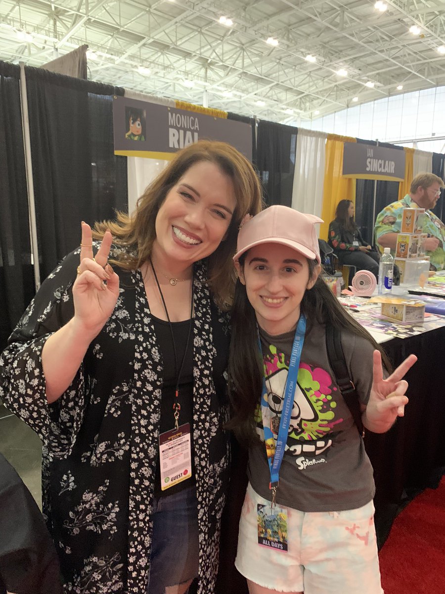 LightKeyHolder's tweet image. [🌸] I met the voice of Mira when I was at comic con! Monica so awesome and she even promised to read my book! 🤩