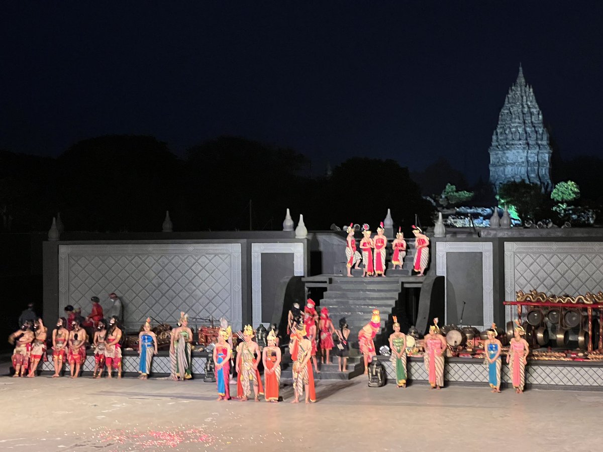 suvvz's tweet photo. @DrSJaishankar Incidentally, on this auspicious day of #ValmikiJayanti #ValmikiJayanti2023, I was fortunate enough to watch the famous #RamayanaBallet live at the #PrambananTemple complex in #Yogyakarta. @IndianEmbJkt @sandiplomat @KBRI_NewDelhi @indotourism @YogyakartaCity #Ramayana https://t.co/hTDwS0Xj3E