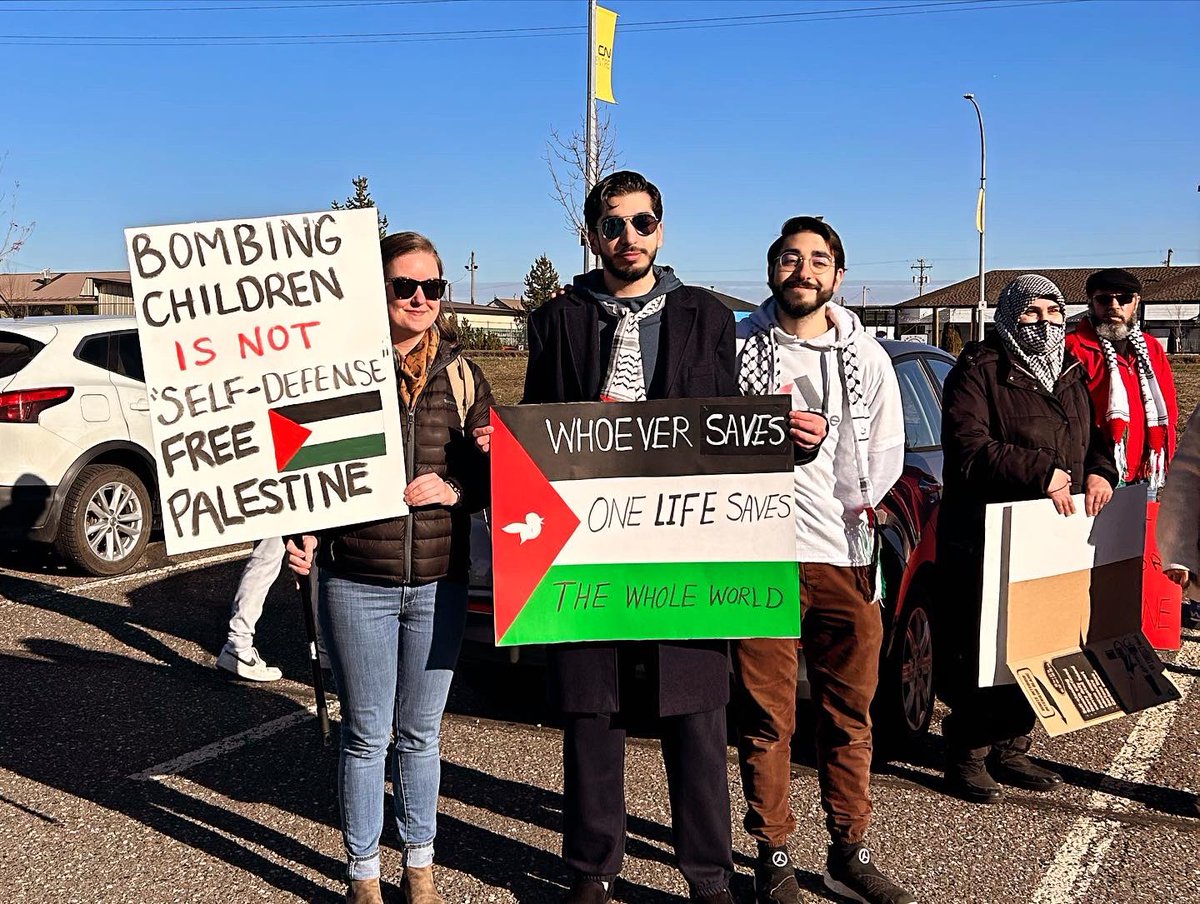 hannaepeter's tweet photo. A peaceful call for a #CeaseFireInGaza was held in #CityofPG today https://t.co/HNrLVxfDhD