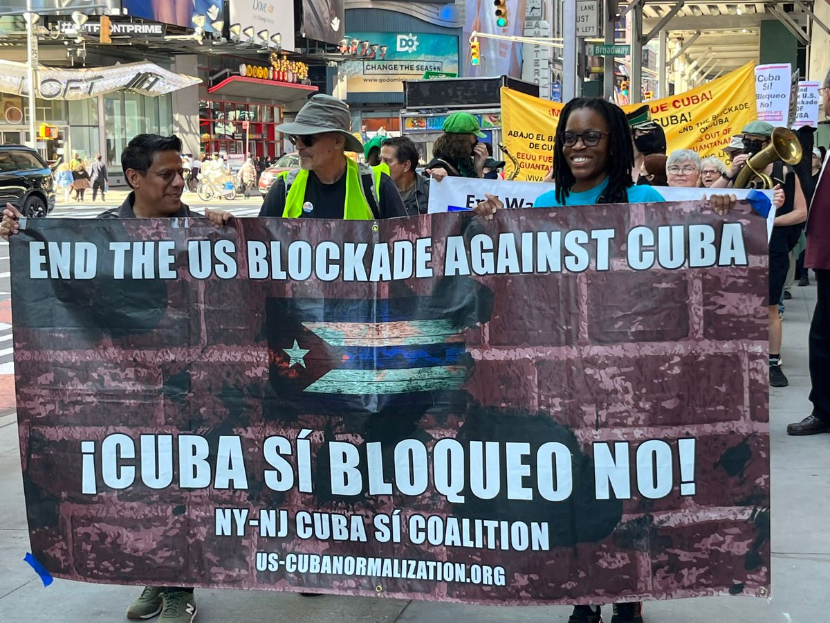 carantosan's tweet photo. Today, in Times Square, #NewYork, people demanded the lifting of the blockade and the removal of #Cuba from the #SSOT list. #NoMoreBlockade #CubaIsNotAlone https://t.co/6ptYCC8K68