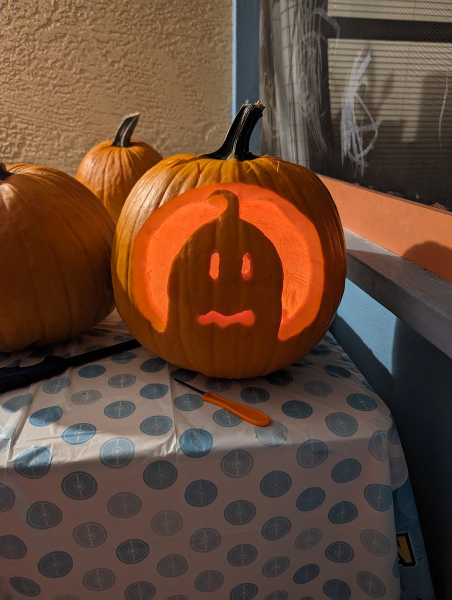 AgentBluesky27's tweet photo. My Krobus for Halloween 🧡 #StardewValley #Stardew #Krobus #Pumpkin #Carvingpumpkins https://t.co/NLL4e79nQG