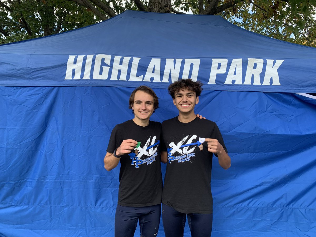 HPRunning's tweet photo. Team takes 4th at Sectionals to qualify for IHSA 3A State Cross Country Meet! They were led by Sectional Medalists Brian Hatoum (3rd) and Nate Wehner (5th). This is the 14th year in a row that HP has had a team or an individual qualify for State! @HPHS_Athletics https://t.co/7AyuKddwqV