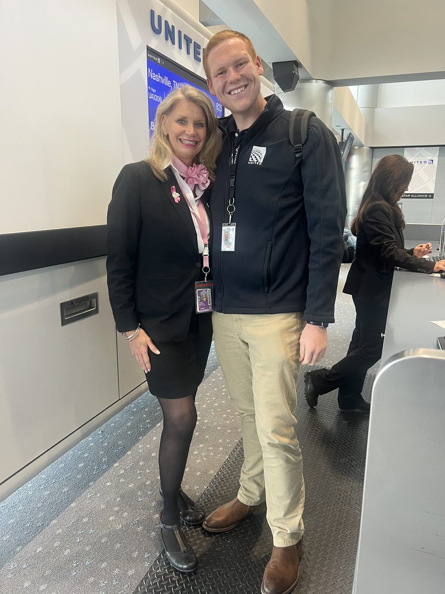 A couple days late, but it’s always a pleasure to see @HorvatDawn when in DEN! The best part about working for United will always the people you meet, and I’m so glad to have gotten to know Dawn over the past year! One of DENCS’ best! ☀️✈️🏔️ #BeingUnited #WhyILoveAO