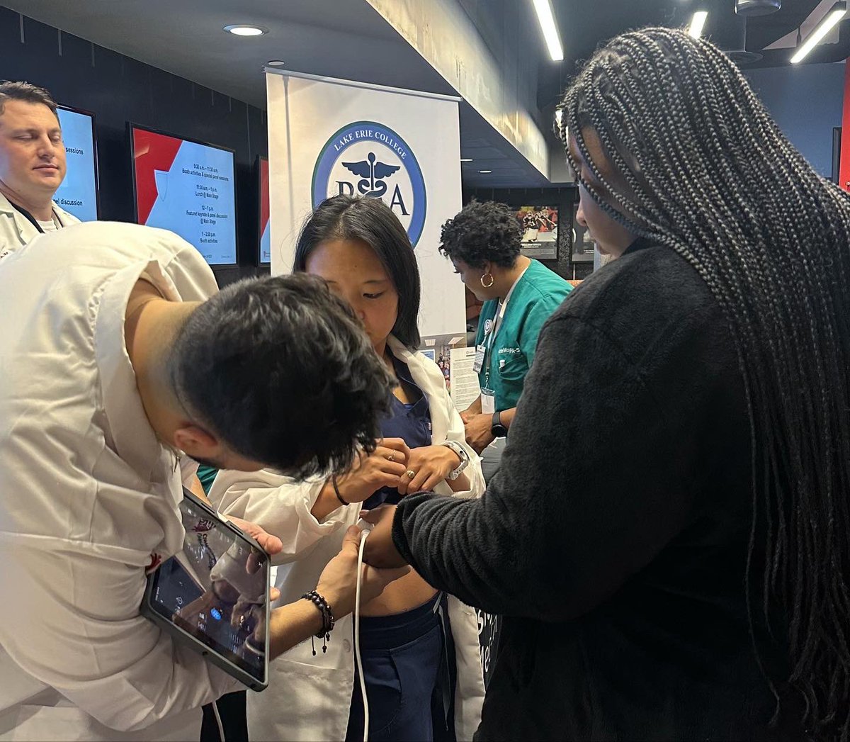 So grateful to be a part of @UHhospitals Future Shades of Medicine Youth Summit! It was truly an honor to meet, educate, & inspire local youth & their families to consider a career in medicine! #uhfutureshades #diversityinmedicine #representationmatters #youlooklikeadoctor