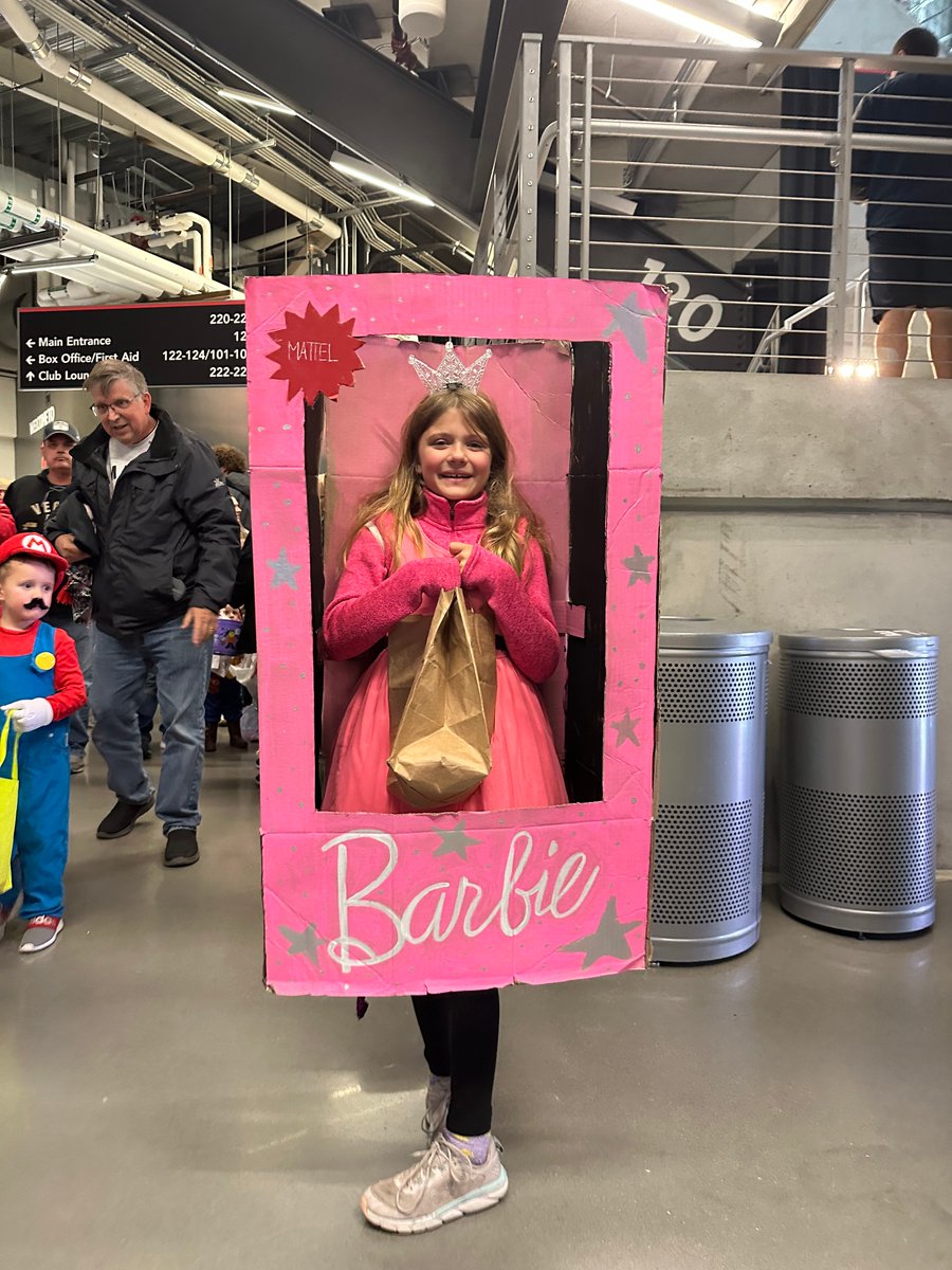 omavs's tweet photo. It's Halloween at @BaxterArena !

#OmahaHKY https://t.co/5q2Vl4h02I