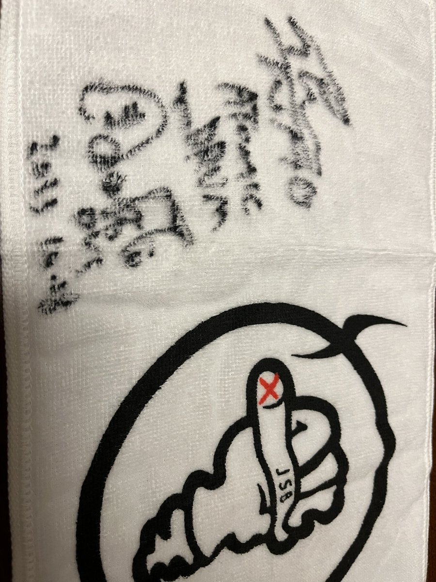 CJUkpLT61bqo2bG's tweet photo. みんなBOØWYが
本当に大好きなんだと再確認
タテノリのライブハウス
それぞれの思い
まこっちゃんの
頑丈な体幹を
触らせてもらった
ティーンの頃から
慣れ親しんできたタイコの音
あなたのbeatが
私の身体の中にも
生きてます
✨ありがとう✨
どうかお元気で。
#高橋まこと
#CROSSOVERJAPAN https://t.co/AUpzL9I6aG
