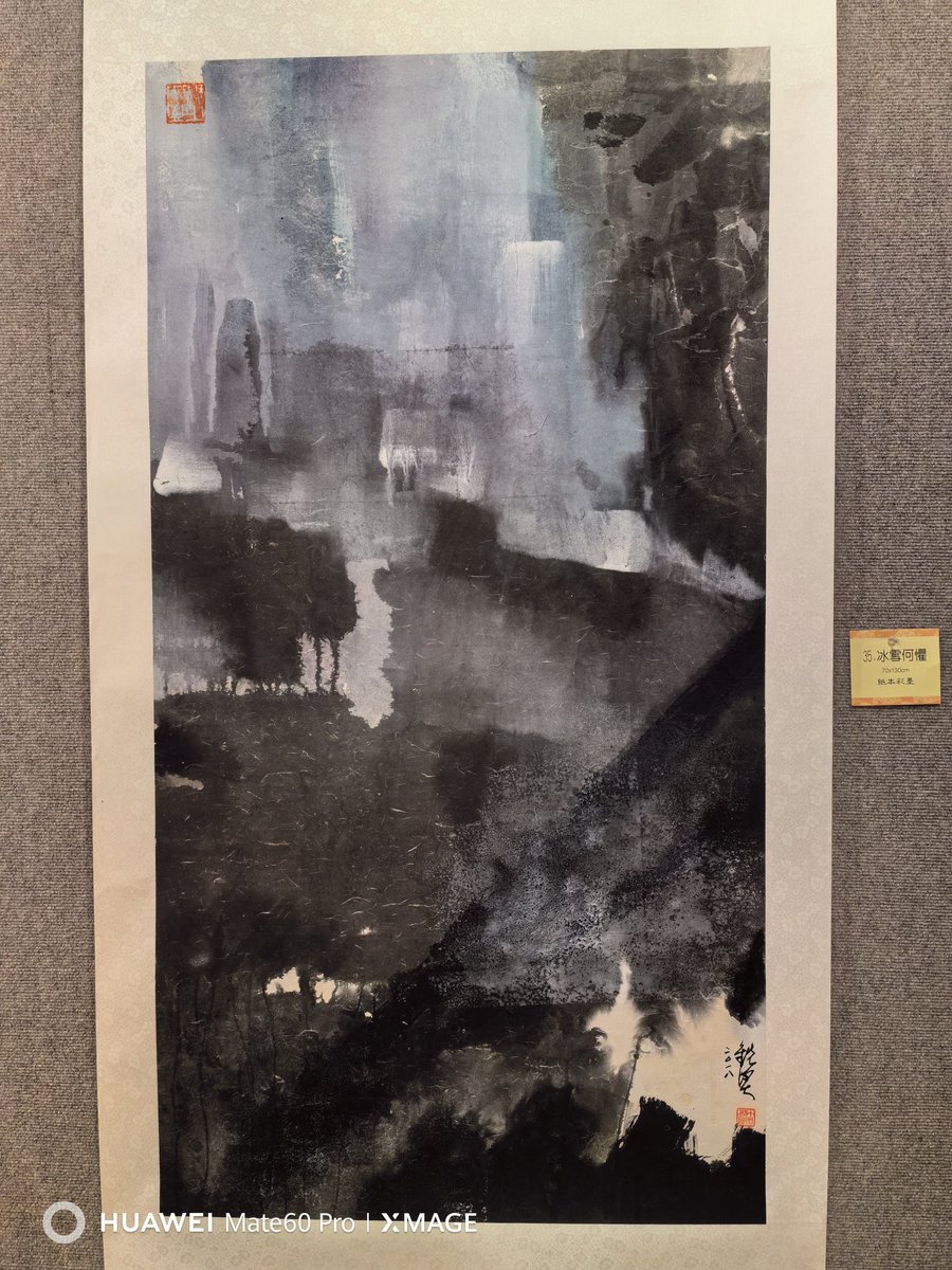 ChinaCG_NYC's tweet photo. On Oct 27,@CGHuangPingNY attend Mr. Gu Xianxian's 古铣贤 colored ink painting exhibition opening ceremony hosted by #WorldJournal. The amazing artworks display a fusion of Chinese and western culture, combining traditional and contemporary temper. https://t.co/QJIRYez3Lt