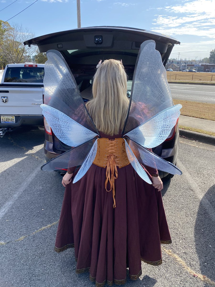 TheBadCatReads's tweet photo. Had fun at the Renaissance Festival today! 🧚🏼‍♀️ https://t.co/viPF6yVuj3