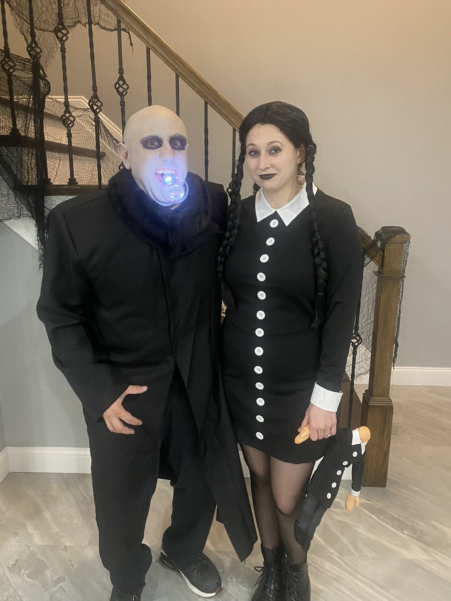 2 Addams… #theaddamsfamily #unclefester #wednesday #wednesdayaddams #halloween #happyhalloween #halloweenparty