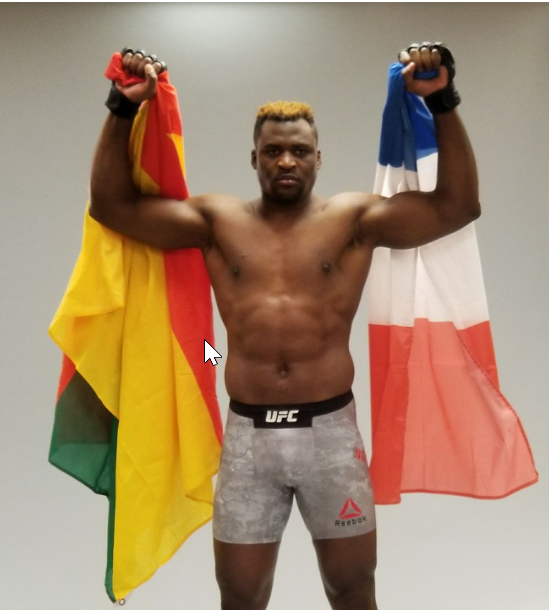 StopYourBS2's tweet photo. @VERYRAREKENGBA @nvmss9 @CedricDoumbe @francis_ngannou Tu me dirais c'était la carte de quel pays qu'on voyait sur son short + https://t.co/sqbFwCbMWr