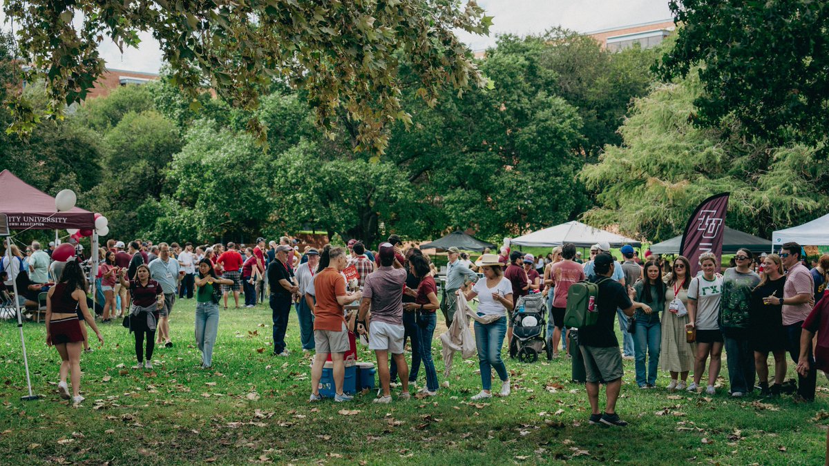 Trinity_U's tweet image. What a beautiful day to reconnect! @TrinityUAlumni showed their #TigerPride at today’s tailgate and @TUFootballTX game. #TUAlumniWeekend