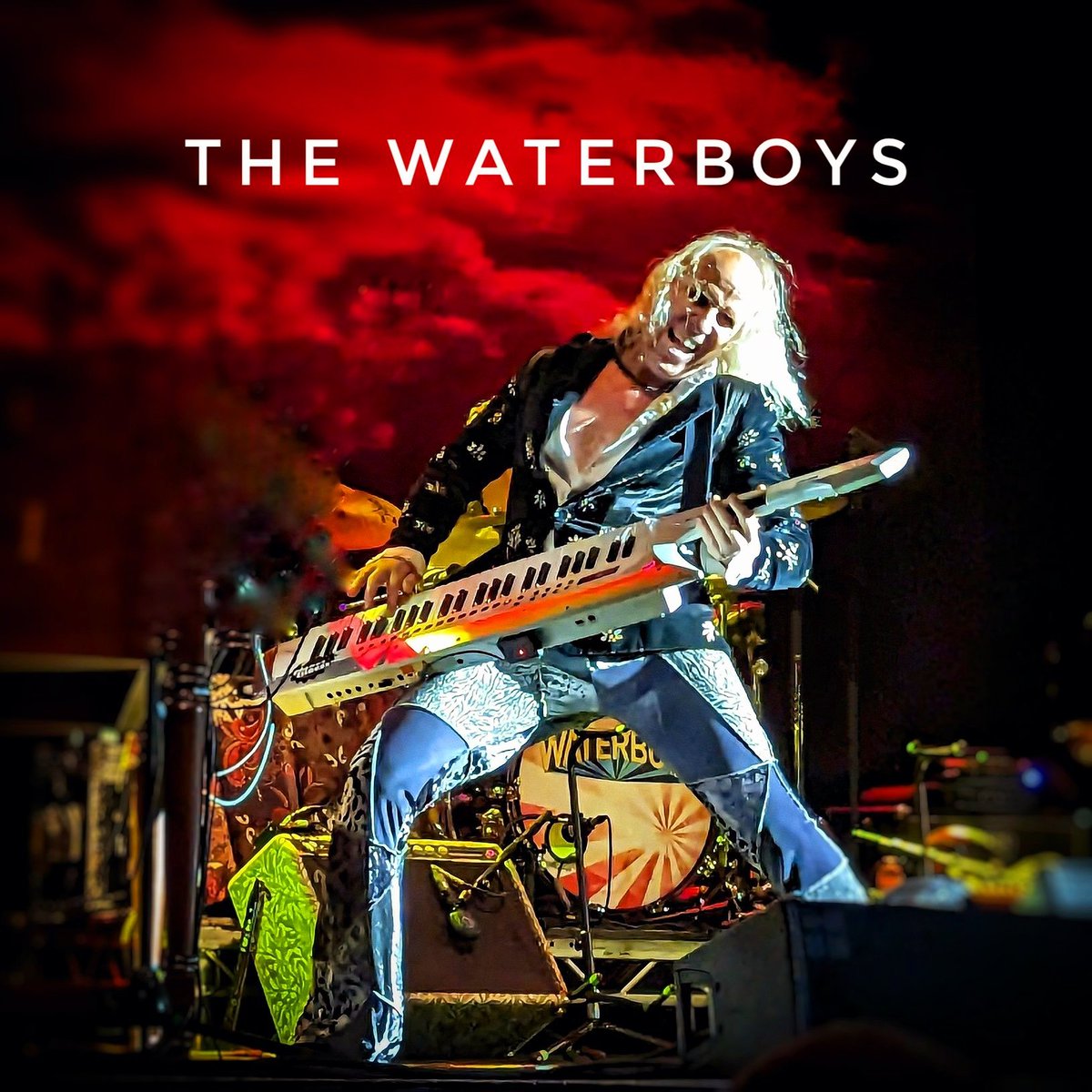 PAULBROWNAP63's tweet photo. How much do I LOVE being in the @WaterboysMusic?
This much!
xXx!
Bro Paul
(Photo -Wezer)
#waterboys #wheretheactionis #keytar #rockandroll #tourlife #planetfitness #flyefit #thegymgroup https://t.co/d3T119dDIa