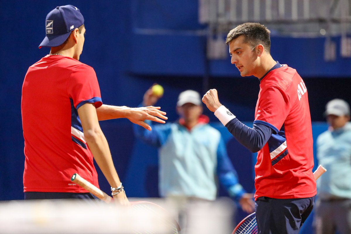 TeamChile_COCH's tweet image. ¡LA MEDALLA Nº30! 🥈💪🏻

Alejandro Tabilo y Tomás Barrios sumaron la 30ª presea para el Team Chile 🇨🇱 en Santiago 2023, tras caer ante Gustavo Heide y Marcelo Demoliner 🇧🇷 por 6-1, 2-6 y 10-7 en la final y quedarse con la plata 🥈.

#VamosTeamChile 🇨🇱
