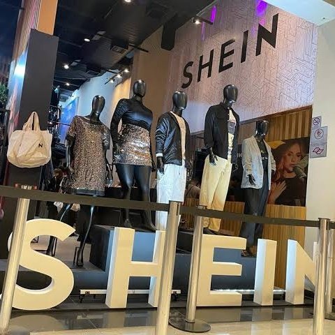 meioindep's tweet photo. 🚨ANTI-ISRAEL: Shein corta patrocínio para influenciadores israelenses, bloqueia a venda de bandeiras de Israel no site e suspende entregas gratuitas no país.

Ao mesmo, tempo a loja reduziu o preço de bandeiras da Palestina.

Campanha de boicote já começou em todo o mundo. https://t.co/6TtydcTD12