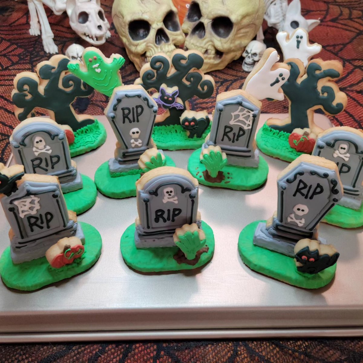 m_m_chouinard's tweet photo. Haunted graveyard cookies, anyone? For some reason I decided I needed to try something 3D. Which is your favorite? #Halloween #halloweencookies #royalicingcookies #decoratedcookies https://t.co/nEPTAqp41k