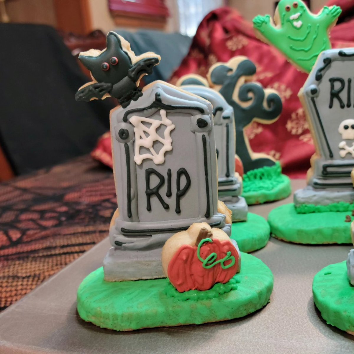 m_m_chouinard's tweet photo. Haunted graveyard cookies, anyone? For some reason I decided I needed to try something 3D. Which is your favorite? #Halloween #halloweencookies #royalicingcookies #decoratedcookies https://t.co/nEPTAqp41k