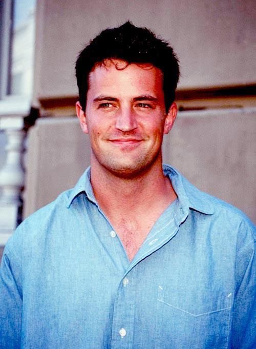 unitedhan's tweet photo. I cannot believe it💔💔 a tv legend.

Rest in Peace Matthew Perry😭 https://t.co/CACrN6Rx3E
