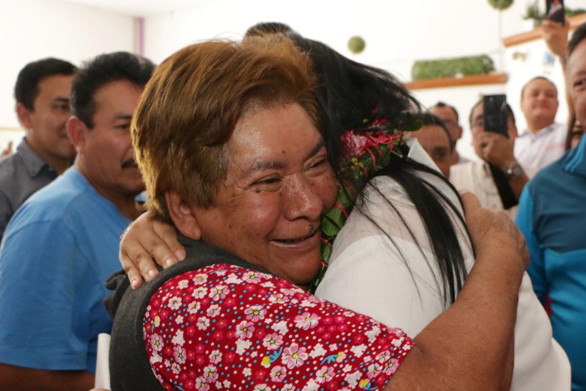 LizSanchezSM's tweet photo. Gracias, gracias eternas a todas las personas que me acompañaron, valoro cada muestra de cariño, yo ya gané, porque tengo el cariño y amor de mi gente, de mi pueblo. 💕 

Me quedo sin palabras, servirles a todas y todos ustedes es mi privilegio. 

Dios los bendiga eternamente 🫂❤️