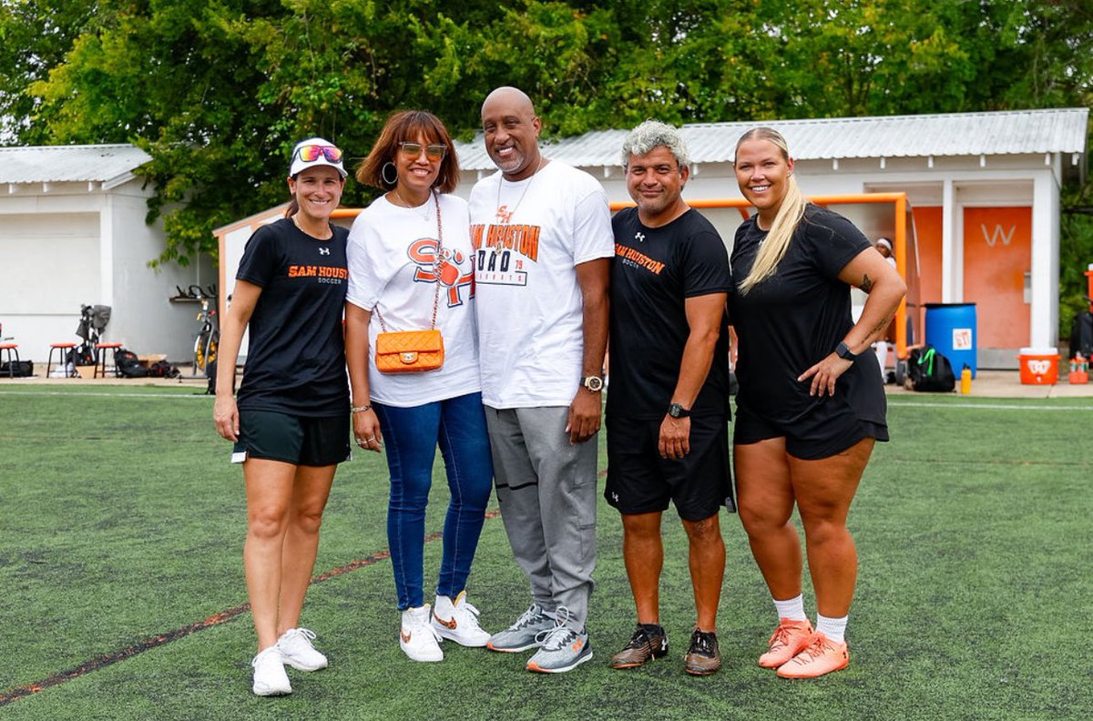 Always good seeing you both 🧡🤍⚽️ Thank you for supporting the Team!