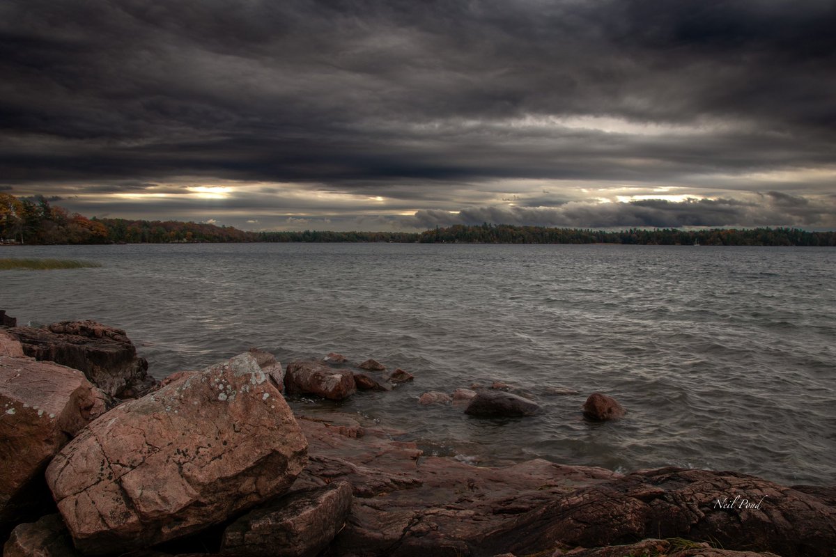 Ponder41's tweet photo. Couple moody shots from today #landscapephotography #moody #StormHour #fallcolors https://t.co/w94IrTuPFl