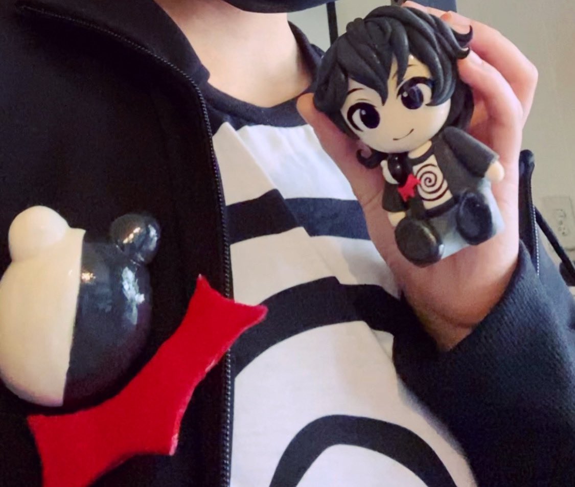I went to an event today dressed as victor moore. (Yes seriously.) (Also made him out of clay + a doodle.) 
Dressed as his old design for half of the day and then his new design for the other half. 
#victormoore #fangan #danganronparockyrestarts #danganronpav4rockyrestarts