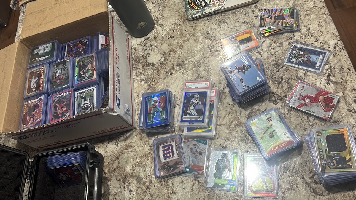 We are prepping for #cdstacks tonight! 

Who’s going to join in tonight !?!?! 

#whodoyoucollect #thehobby