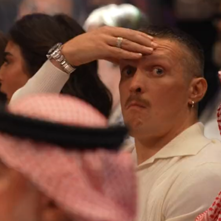 Oleksandr Usyk's reaction when Francis Ngannou knocked down Tyson Fury…