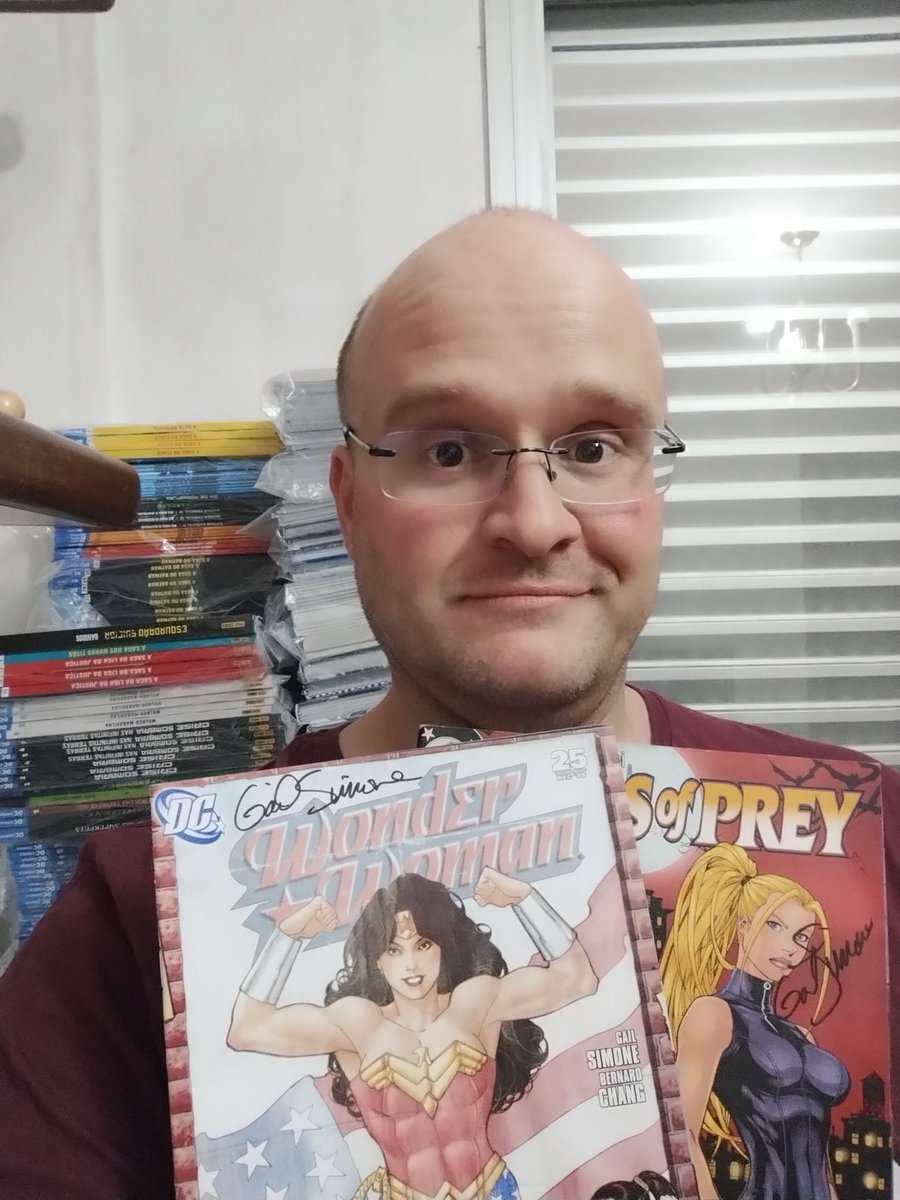 Today I found and bought these autographed comics by <a href="/GailSimone/">Gail Simone 💙💛</a> and this made my day. It's already kinda hard to find OG US comics in my city, even more autographed #feelinglucky #selfbirthdaygift #birdsofprey #wonderwoman