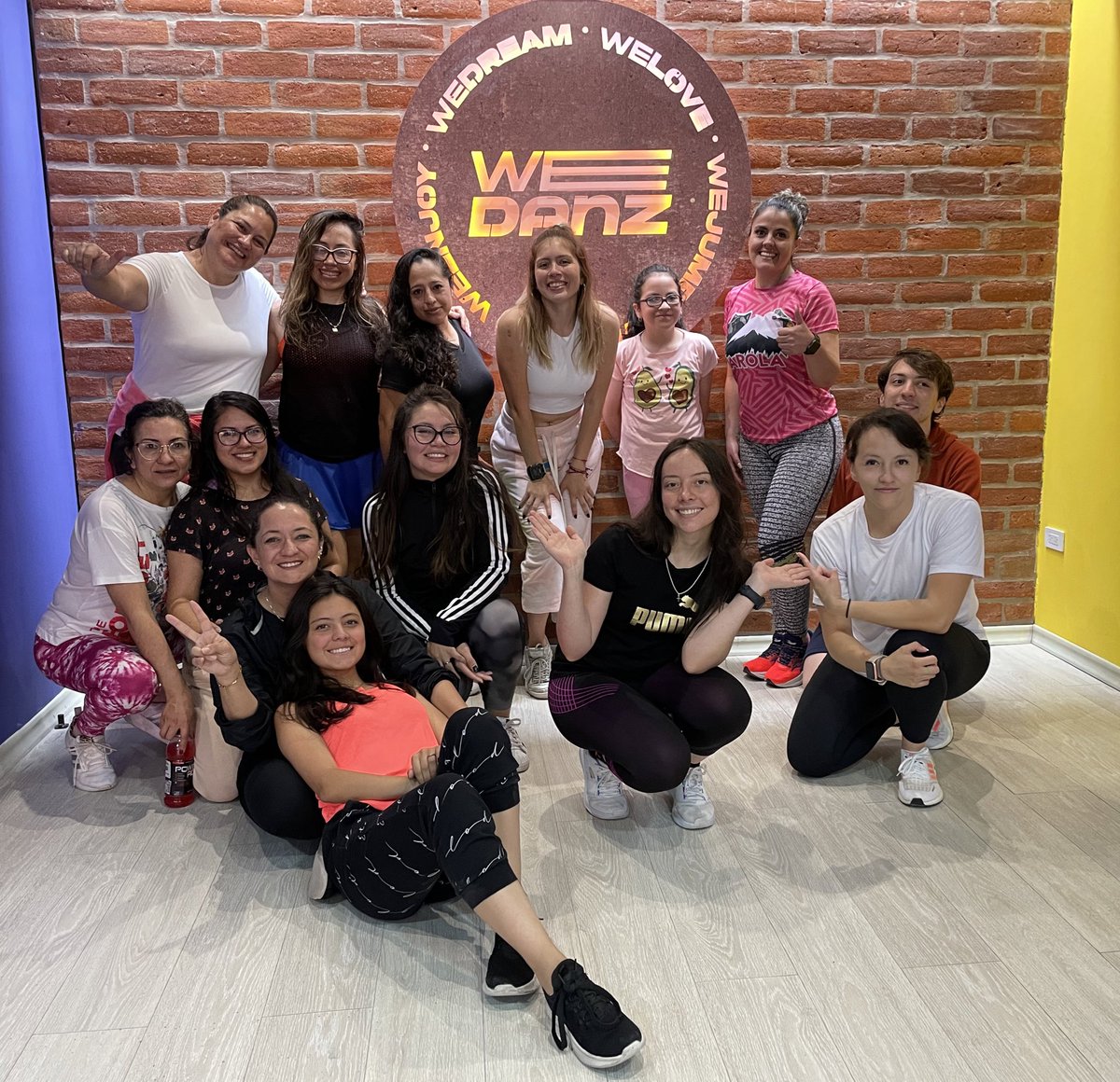 ParolerosEC's tweet photo. Hoy, esta gran familia #Parolera presentó a Quito un gran emprendimiento: “WEDANZ”
Una academia de baile que busca darle con movilidad y ritmo 🎶 una nueva alternativa saludable a todos.
Felicidades MicaDanz @AstudilloAv
@Budu8517 @alexagavilanes2 @margag45 @elita_riva https://t.co/XK3gqd7ous