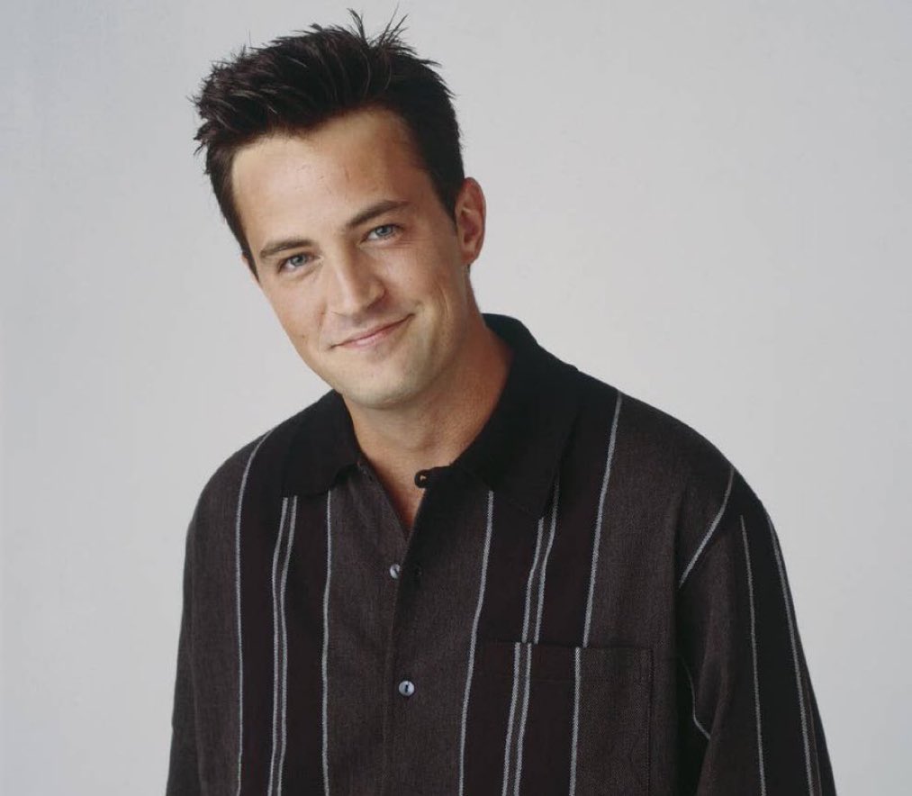 CryptoWolfManTR's tweet photo. 🥺Friends dizisindeki Chandler Bing karakteriyle tanınan oyuncu Matthew Perry, 54 yaşında hayatını kaybetti. 💔 https://t.co/zEfqYf81cu