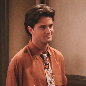 gvccimoony's tweet photo. grazie per aver dato al mondo chandler, un personaggio in cui io e milioni di altre persone ci rivediamo e ci fa sentire meno soli.
sei stato un attore fantastico è una persona altrettanto stupenda, 
riposa in pace matthew perry https://t.co/OiJPRLQ5QN