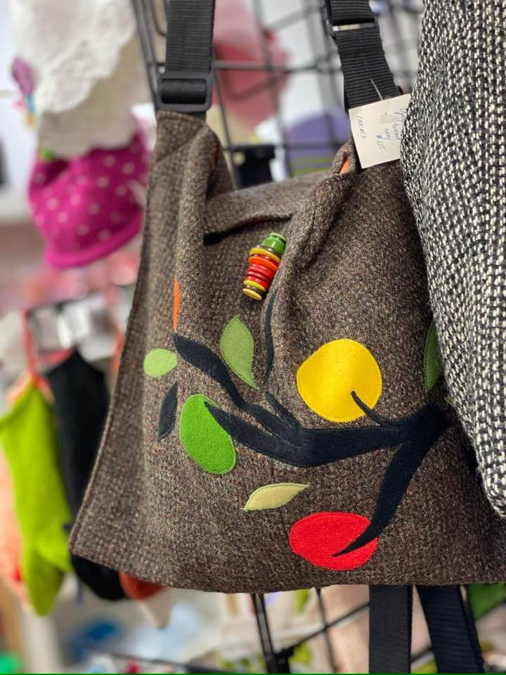Our member Carmen Caldwell makes really unique shoulder bags from men’s suit jackets! Every one is different. #TexturesCraftworks @lockestshops 

#HamOnt #handmadepurses #upcycledfashion #upcycledbags #handmade #handcrafted #artisan #accessories #upcycled #local #fashion