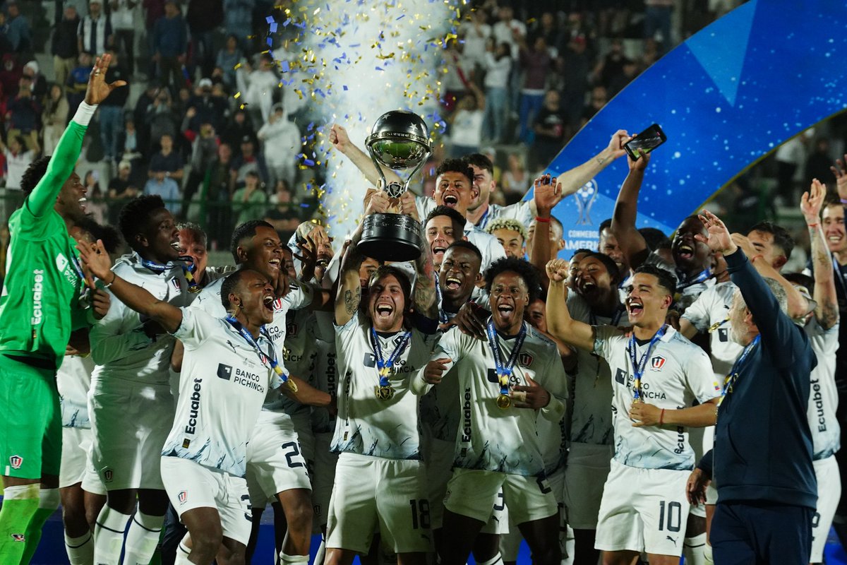 Liga de Quito se consagró Campeón de la Copa Sudamericana al imponerse a Fortaleza en la tanda de penales.

📷 Mathias Acosta