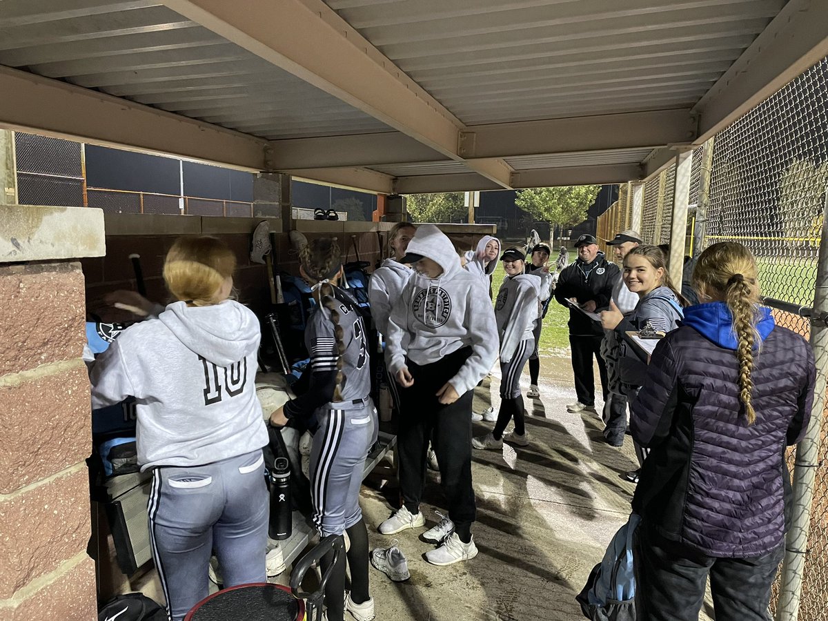 BombersLewellen's tweet photo. Moved to 3-0 in the St. Louis Showcase with a 6-3 W.  @MagruderOlivia &amp; @C_Frank1237 had 2 hits each. Extra base hits from @madi_b1114, @allilew02, @SheltonRaegan11, @HaileyHunterrr, McKinnon &amp; @C_Frank1237.  McKinnon with the W in the circle. Next game 9:30 Sunday. #BattleTested https://t.co/oiOa18AaTr