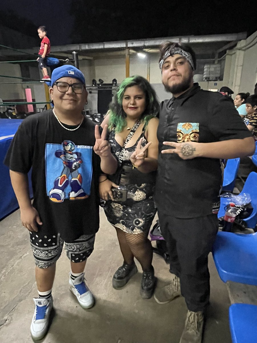 KKw3Kpw2EqByiUn's tweet photo. メキシコで出来た
素晴らしい“ともだち”のおかげで
メキシコ🇲🇽で
横断幕付けられました😭😭😭!!!
#ERLL https://t.co/eJpp9CNoJX