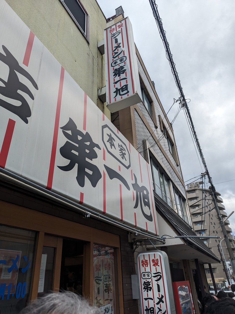 MATTatJapan's tweet photo. 朝ラー 1時間待ってまもなく入店 https://t.co/jh9DLPHf05