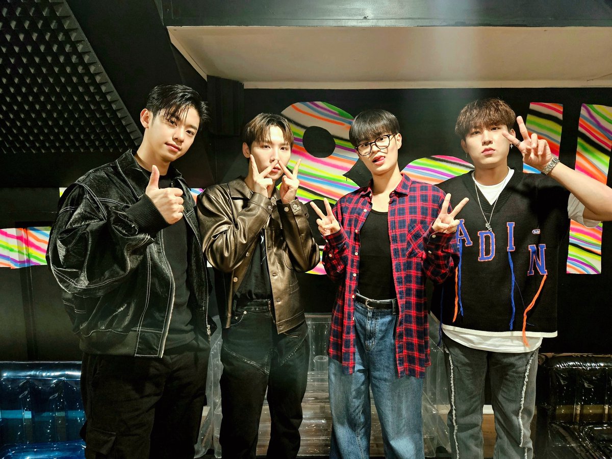 AB6IX's tweet photo. [📷] 
231028 팬이벤트
@hello82LA 에서 ABNEW와 새롭고 즐거운 추억 만들 수 있어서 행복했어요😍
다음에 또 만나요🩷 

#AB6IX #에이비식스 https://t.co/I7l1AkXFyR
