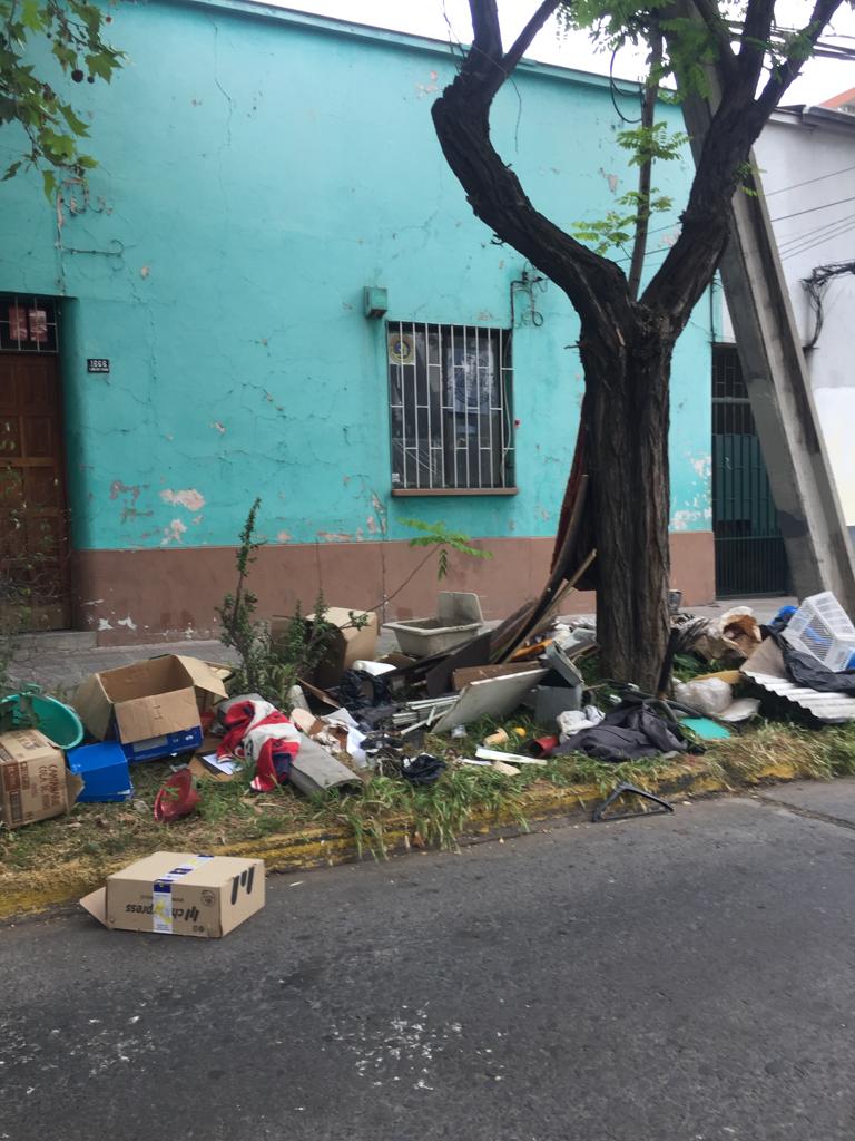 Peladez_'s tweet photo. Así esta la calle en Luis Beltrán entre Caupolicán  y Rengo. Por favor ayuda!! @MuniNunoa !! https://t.co/6vRYf4tKDZ