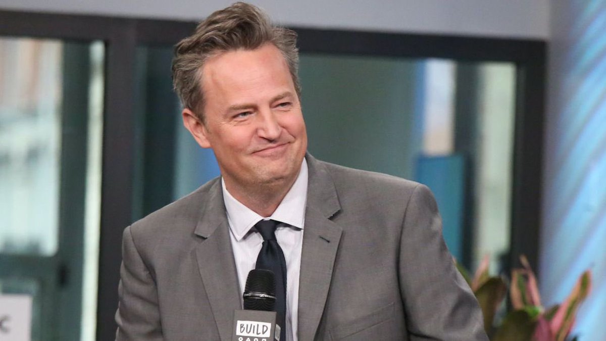 LoQuePasaEnNL's tweet photo. #QEPD

Fallece Matthew Perry, Chandler Bing en ‘Friends’, a los 54 años; Su personaje es uno de los favoritos de los fanático gracias a su actuación, gestos y comedia. https://t.co/TWHmW8SyaG