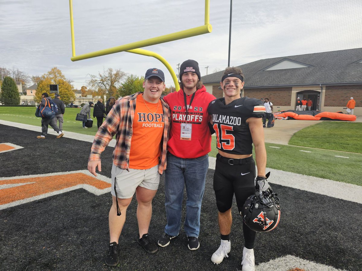 BrodyLopez72's tweet photo. I had a great visit at @KzooFootball today. Thank you, coach @CoachKrajacic and @CoachZorboKZOO, for having me out. I appreciate the hospitality. Always great seeing my former teammates, @Baugher1C and @JFlannery_Wayne as well.
@MilanBigRedsAD @MilanBRFootball https://t.co/X663Kxv6oC